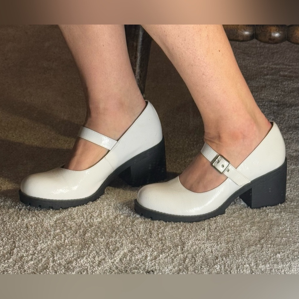 Dirty Laundry “Lita” Mary Jane White Patent Block Heel - Picture 7 of 8